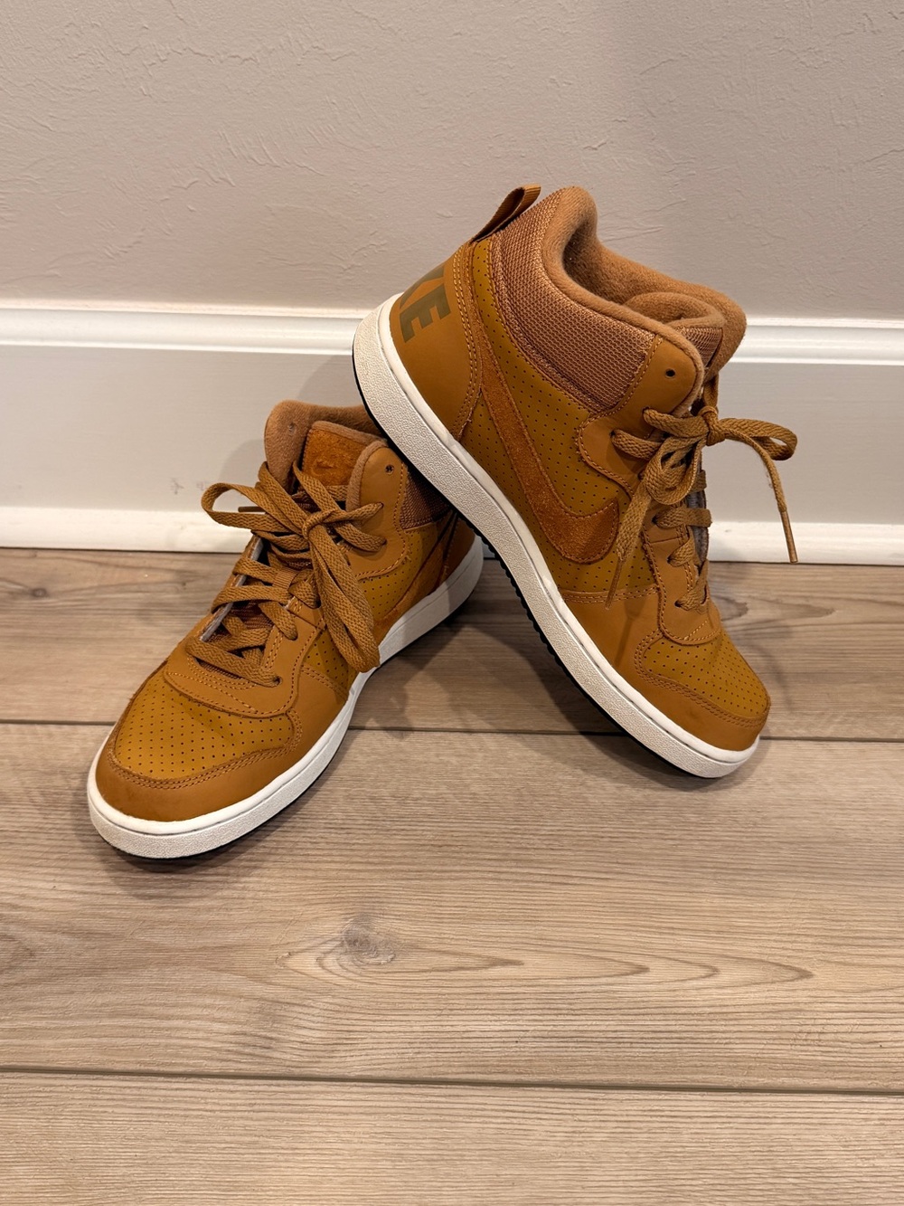 Nike Men's S7 Mid-Top Sneakers in Wheat Brown Size 7